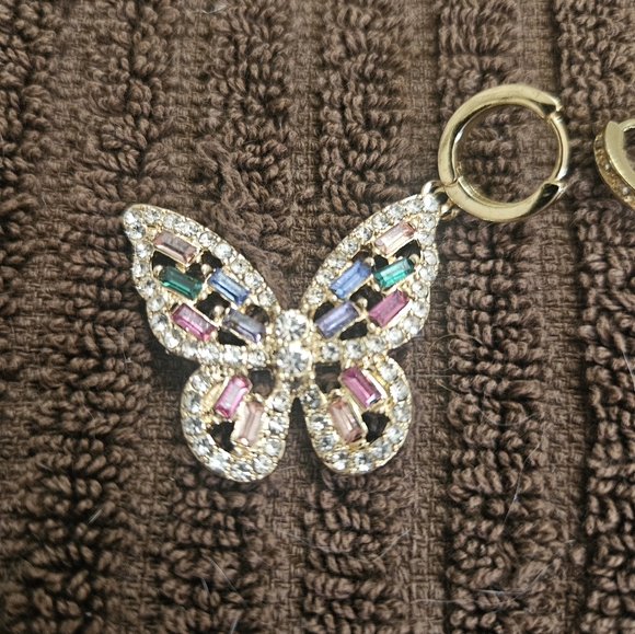 Elegant Butterfly Multicolor Earrings - Picture 4 of 4
